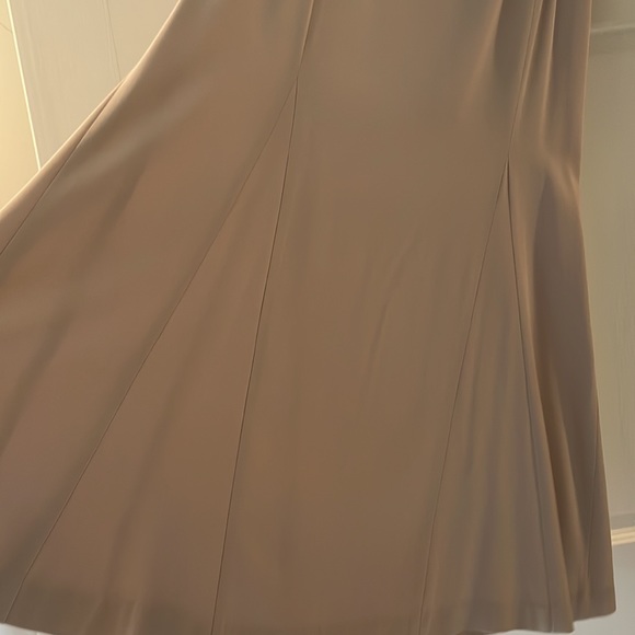 Silk Doncaster long flared skirt in putty - Picture 2 of 6